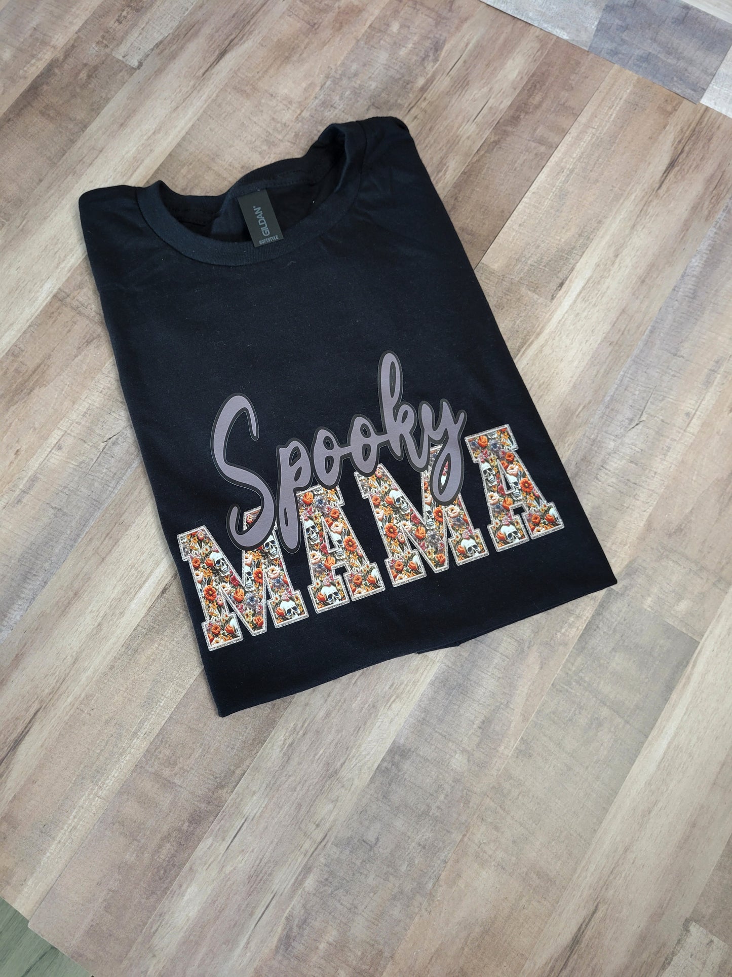 Short sleeve spooky mama tee